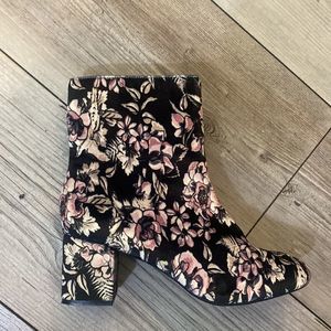 New in Box Cato Size 9 Ankle Floral Boots